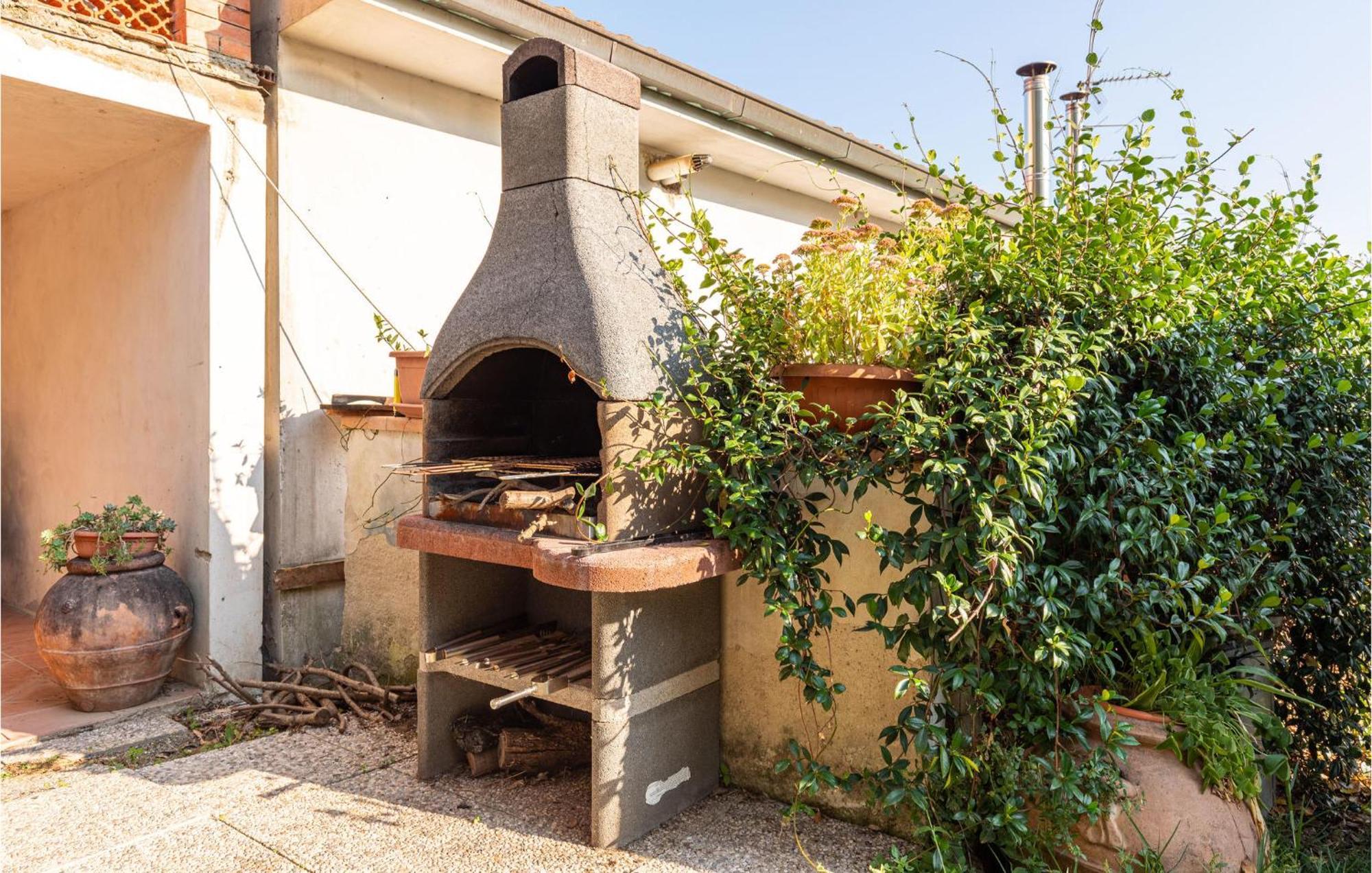 Awesome Home In Marliana With Kitchenette Extérieur photo